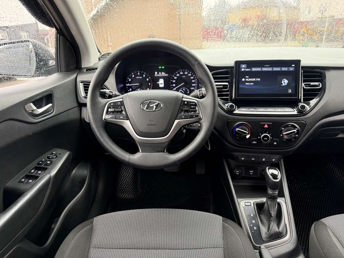 Hyundai Solaris — фото 1